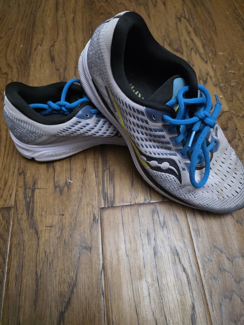 Saucony Men's Gray Running Shoes with Blue Laces